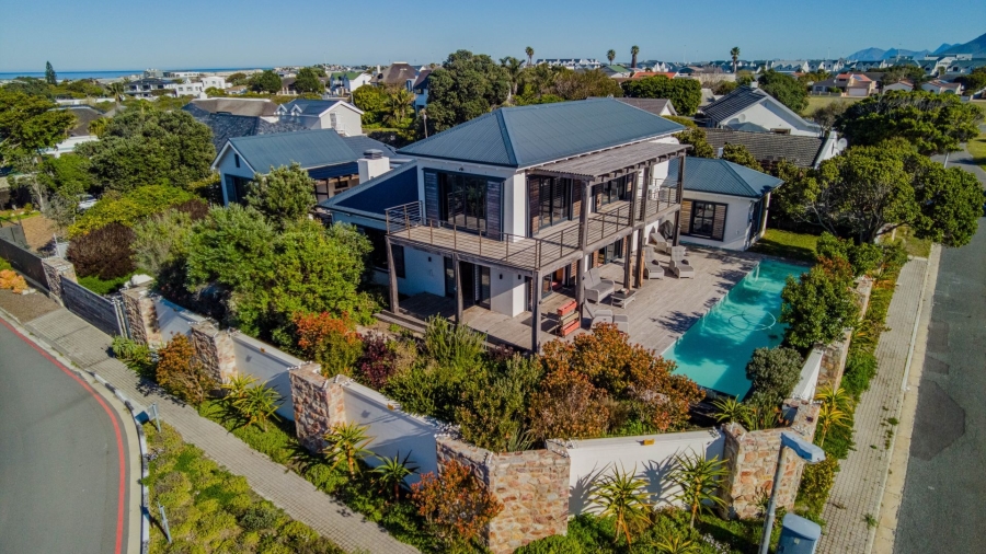 4 Bedroom Property for Sale in Westcliff Western Cape